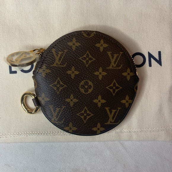 Louis Vuitton Trio Pouch - Picture 7 of 7